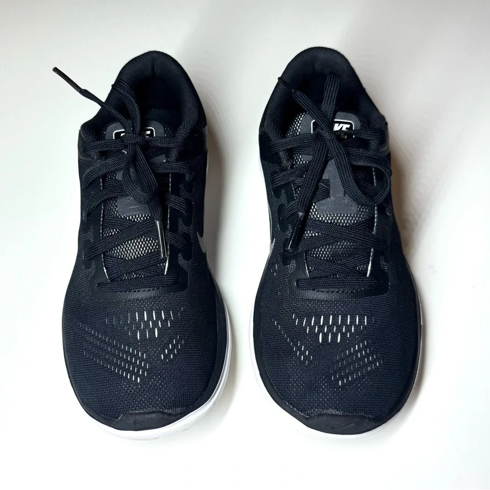 Nike Kids Flex 2016 Run Black Mesh Sneakers with White Accents Size- 4Y